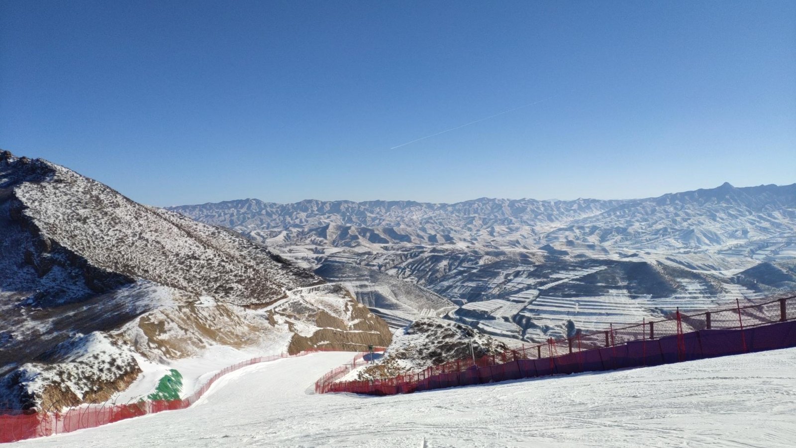 马鬃山滑雪场