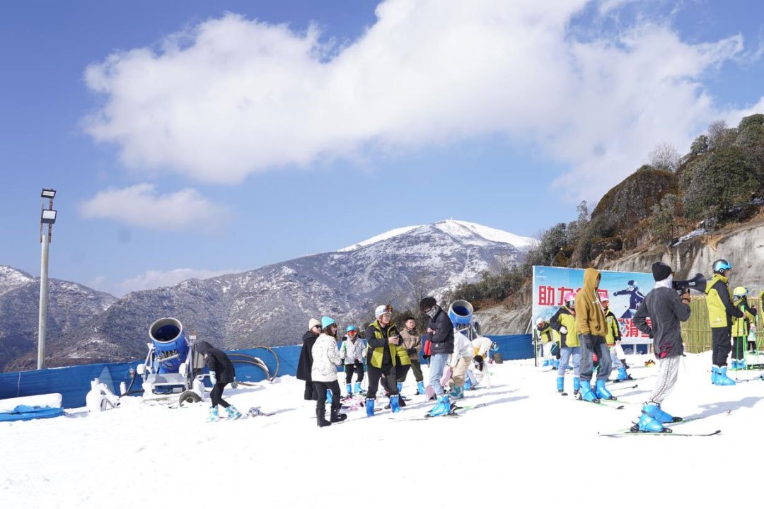 轿子雪山国际滑雪场 - 图片1