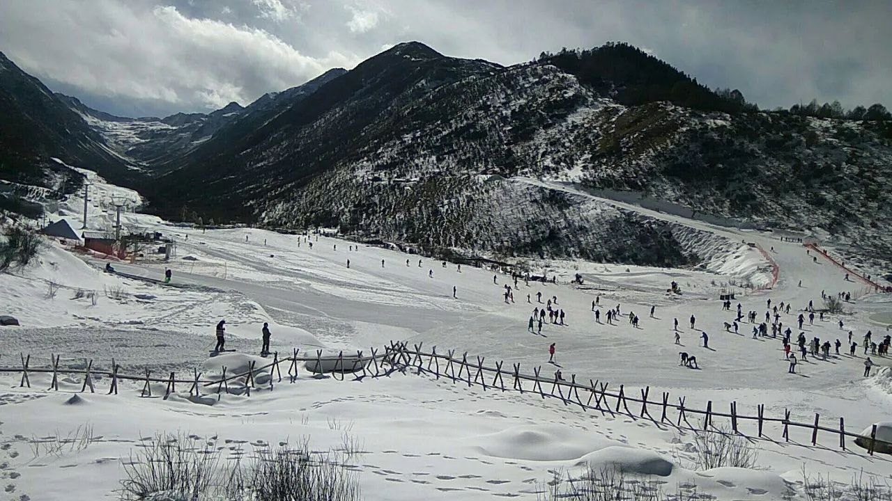 理县鹧鸪山自然公园滑雪场 - 图片1