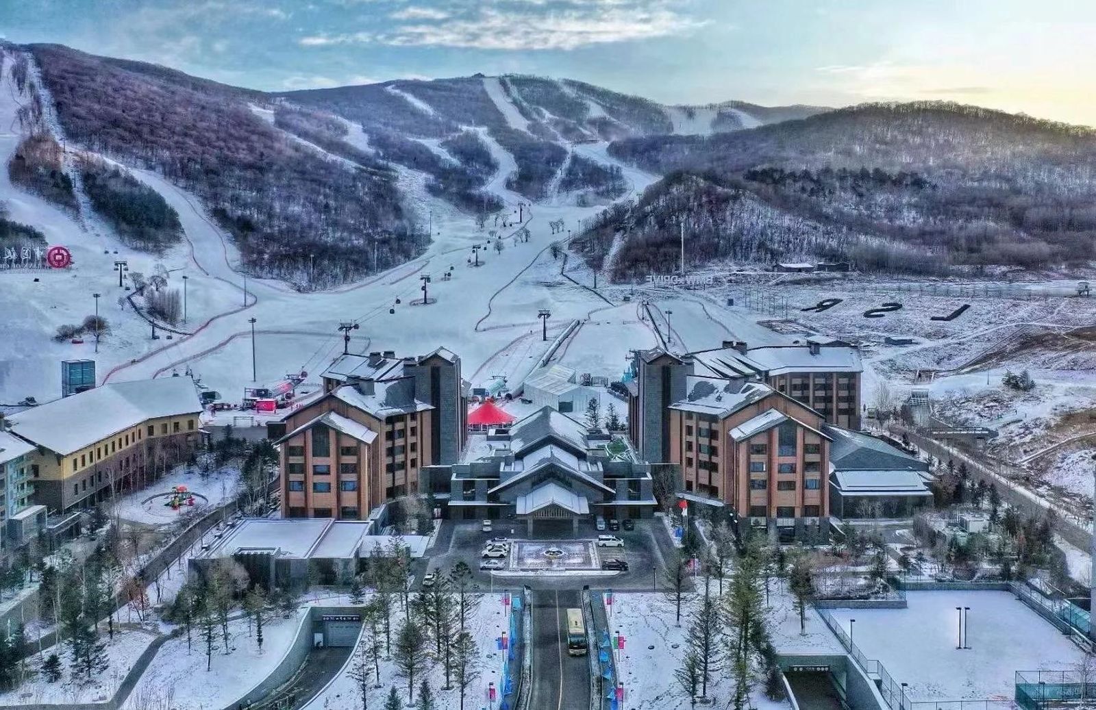 万科松花湖滑雪场 - 图片1