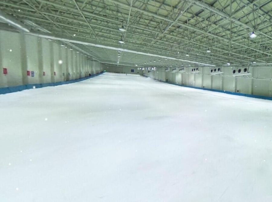 温州文成天鹅堡室内雪场 - 图片1