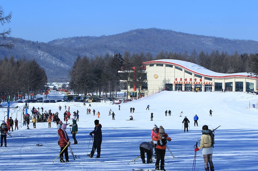 伊春市铁力日月峡滑雪场 - 图片1
