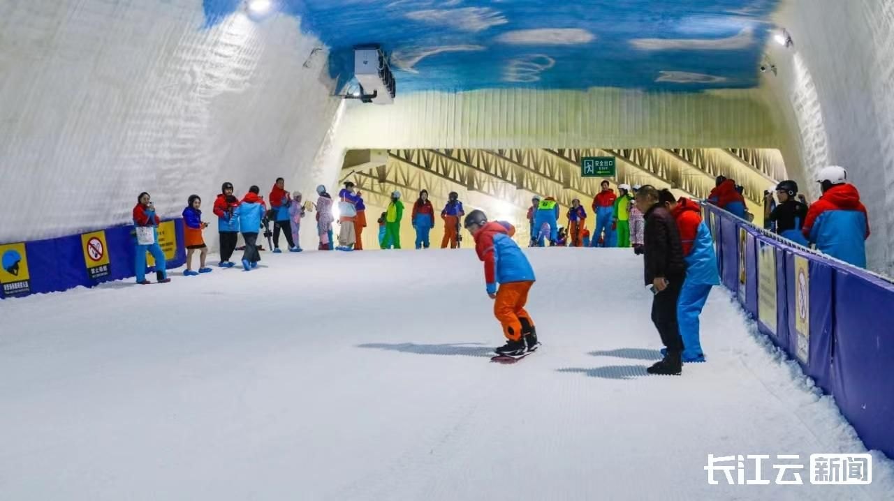 武陵峡口溶洞滑雪 - 图片3