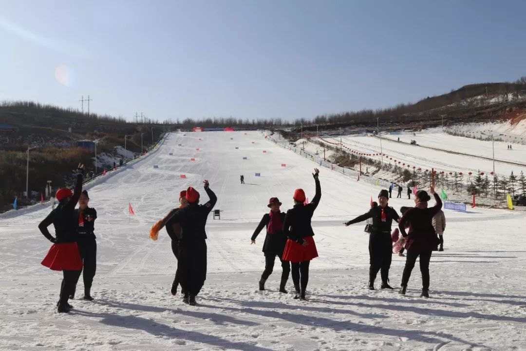 六盘山滑雪场 - 图片1