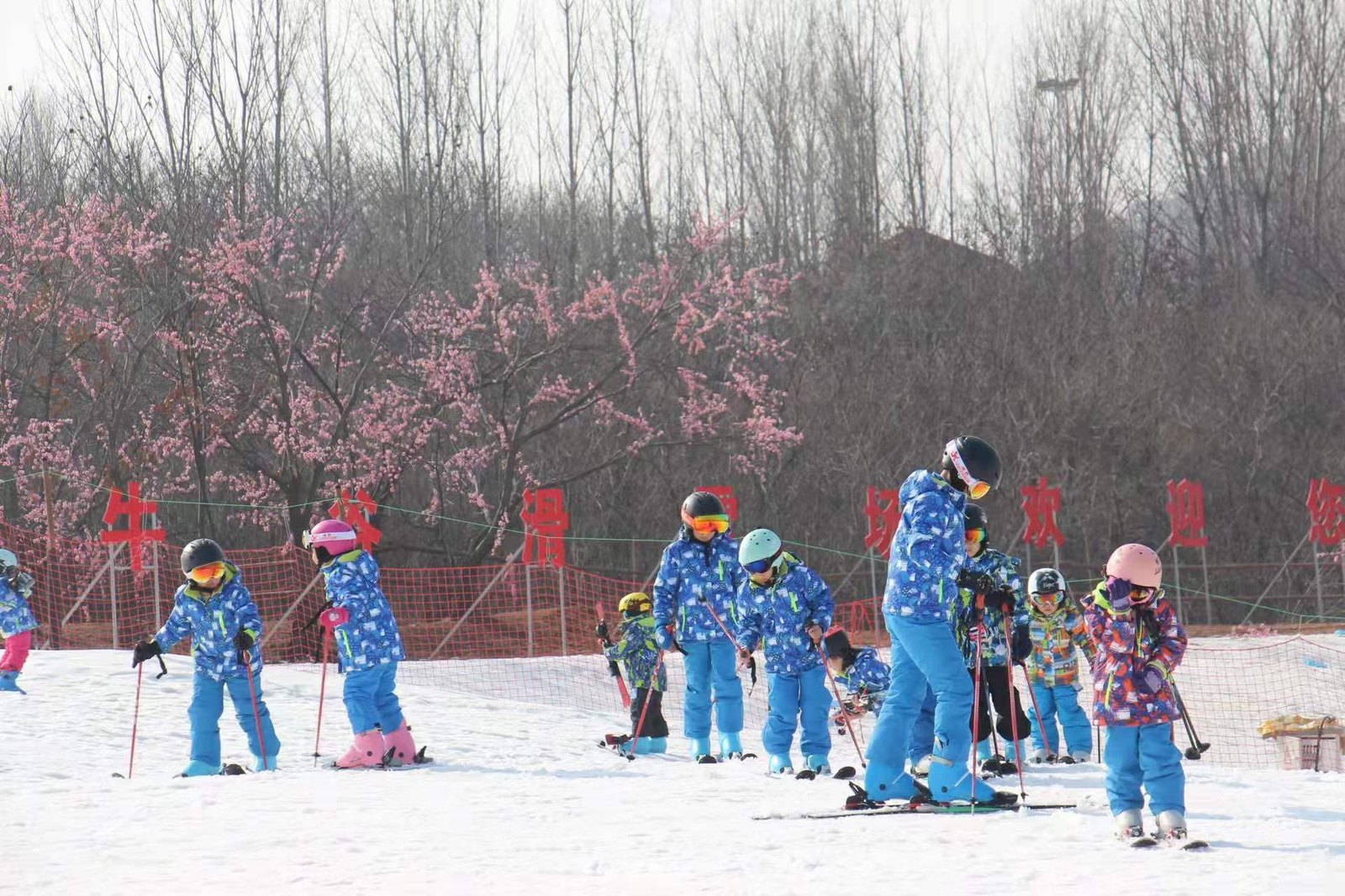 曲阜石门山蜗牛谷滑雪场 - 图片1