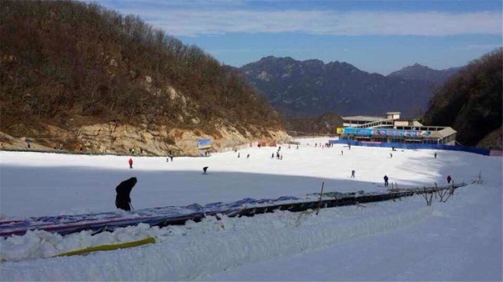 鲁山天龙池滑雪世界
