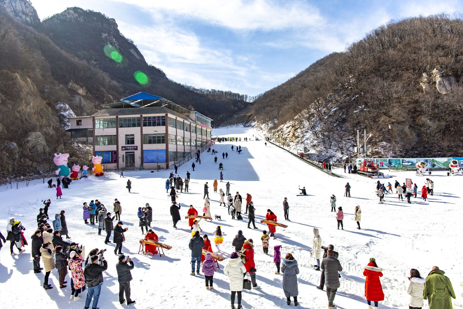 鲁山天龙池滑雪世界 - 图片1