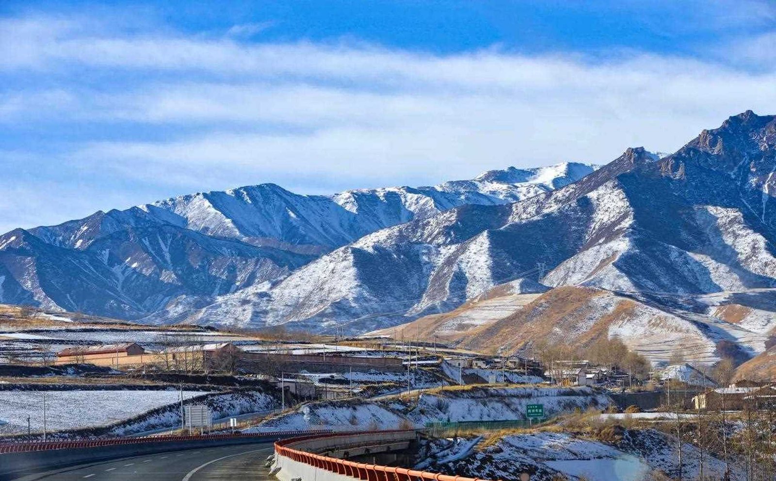 乌鞘岭国际滑雪场