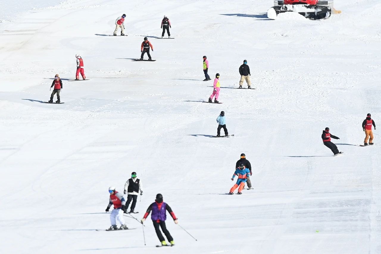 山西崇家岭牧云滑雪场