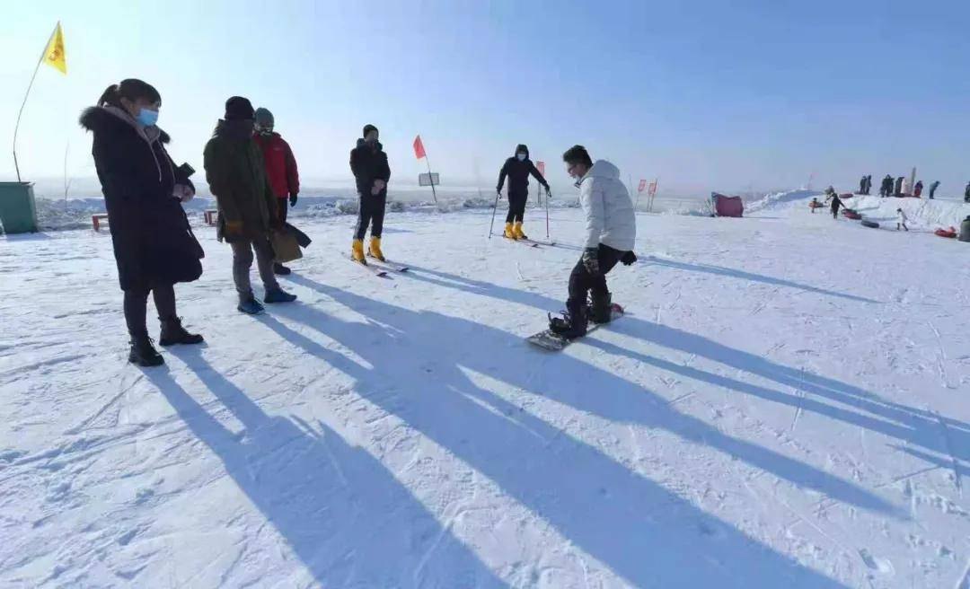 昌吉阿什里龙山滑雪场 - 图片1