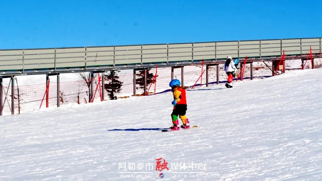 伊犁阿勒泰西域滑雪场 - 图片1