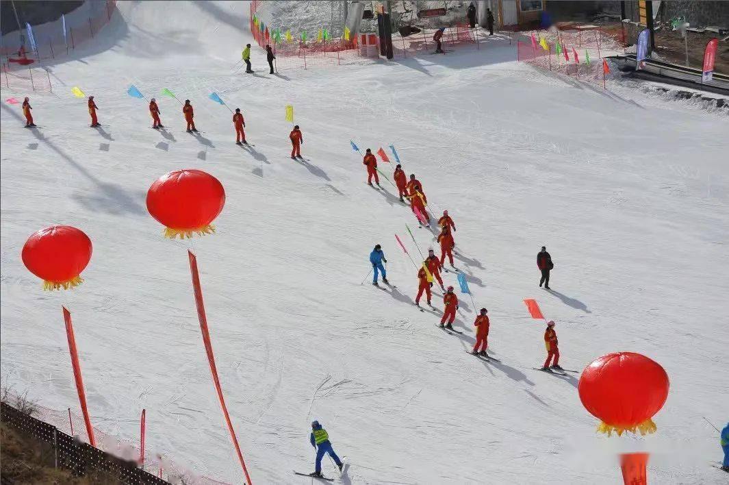 抱龙山凤凰岭滑雪场