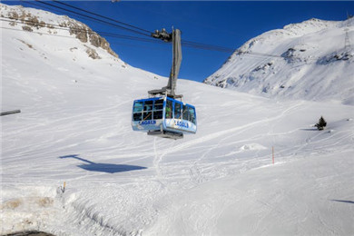 雪板和雪橇