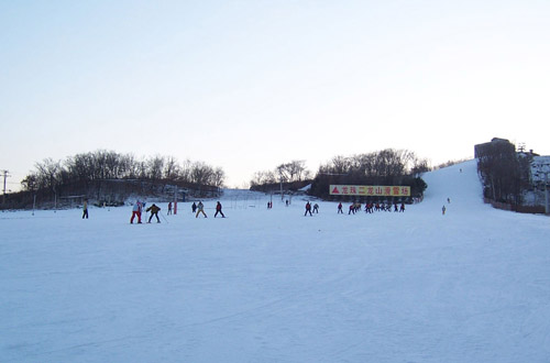 哈尔滨龙珠二龙山滑雪场