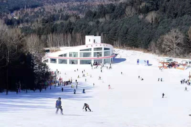 伊春梅花山滑雪场
